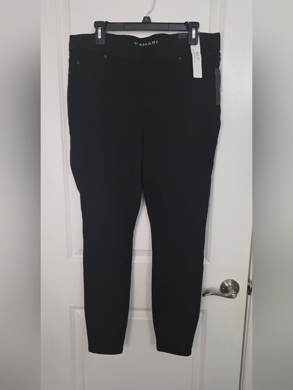 Tahari Black Skinny Pull-On Pants